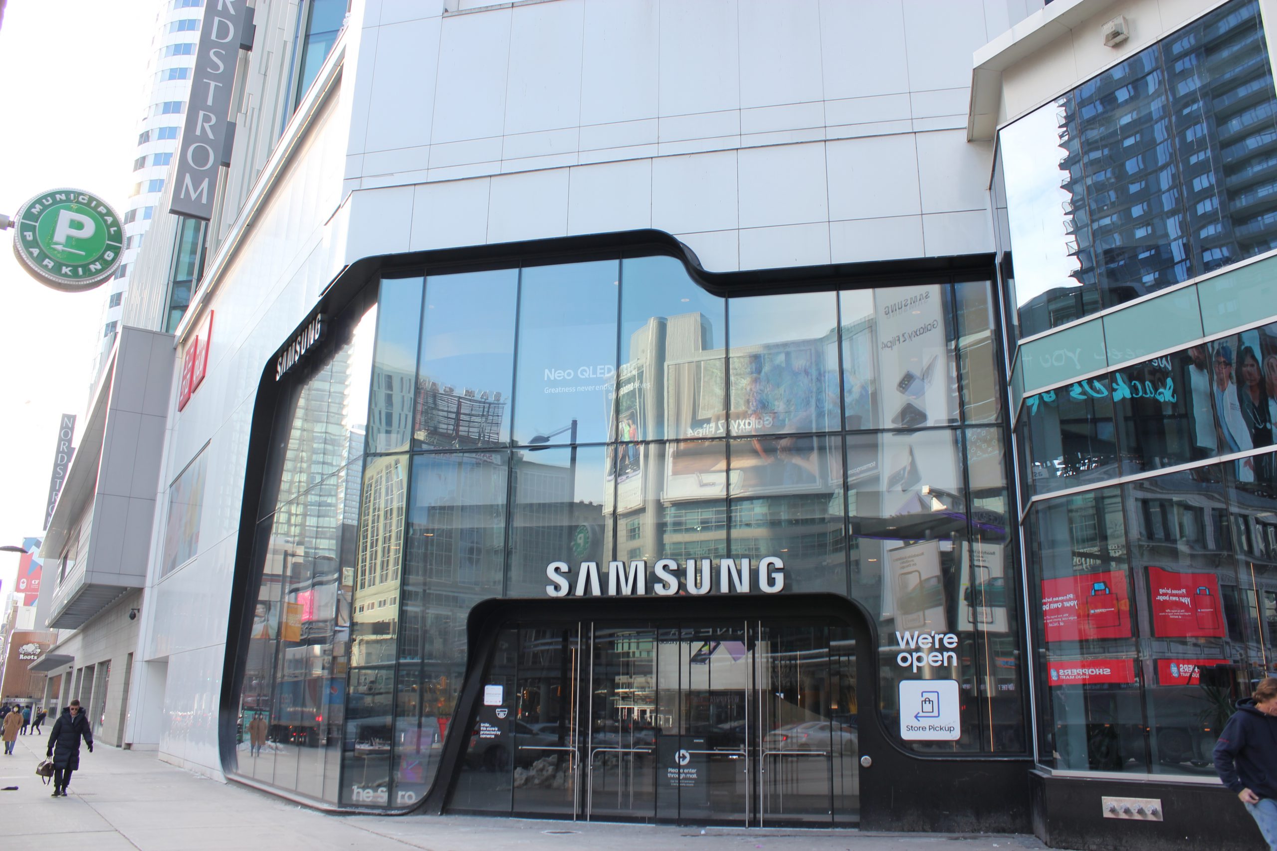 ALPOLIC Provides an Experience Like No Other for Toronto Samsung Store